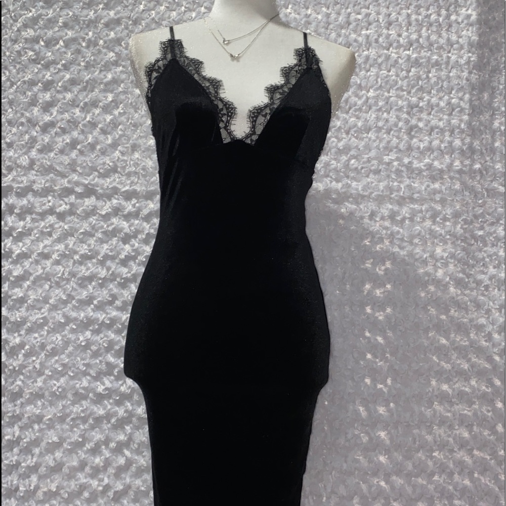 Cute velvet dresses 🥰